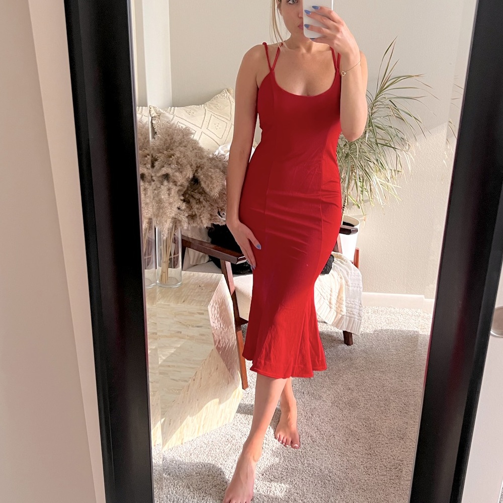 NWT NBD Melody red midi dress - Picture 4 of 5